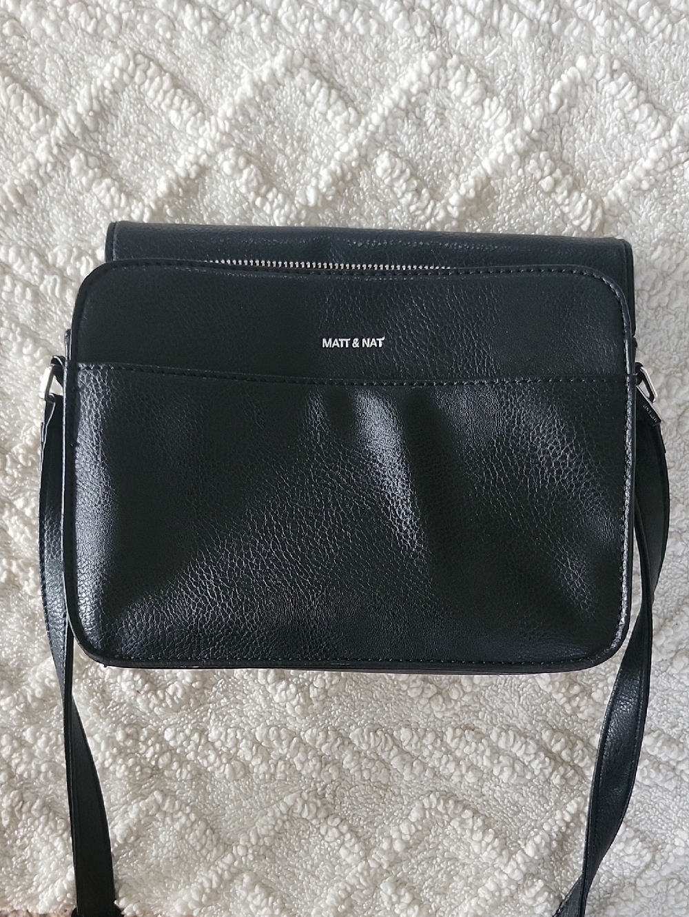Matt & Nat Black Vegan Leather Shoulder Crossbody Purse | Pockets